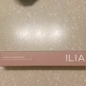 NWT ILIA Finishing Powder Brush